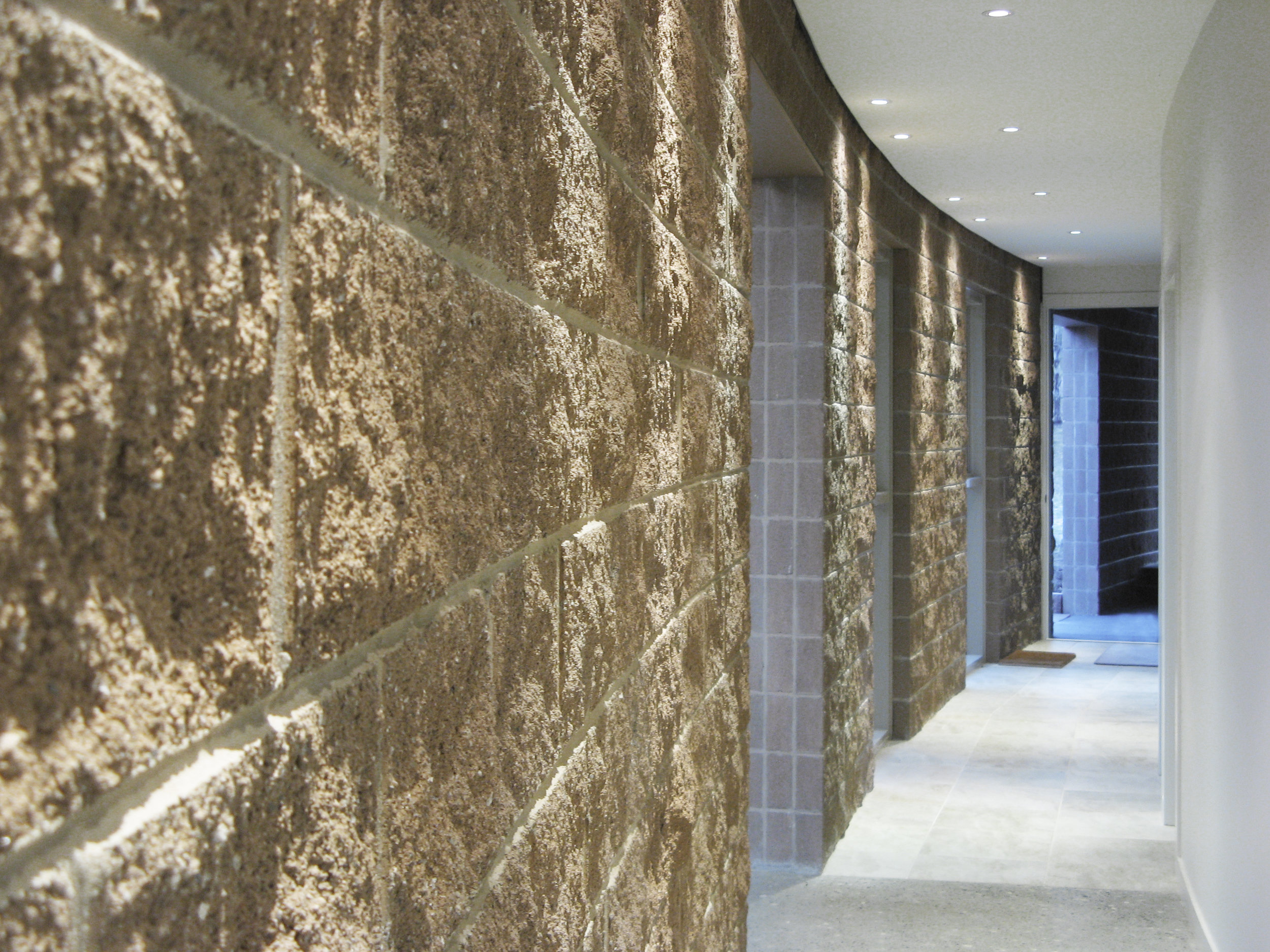 Hallway02.jpg