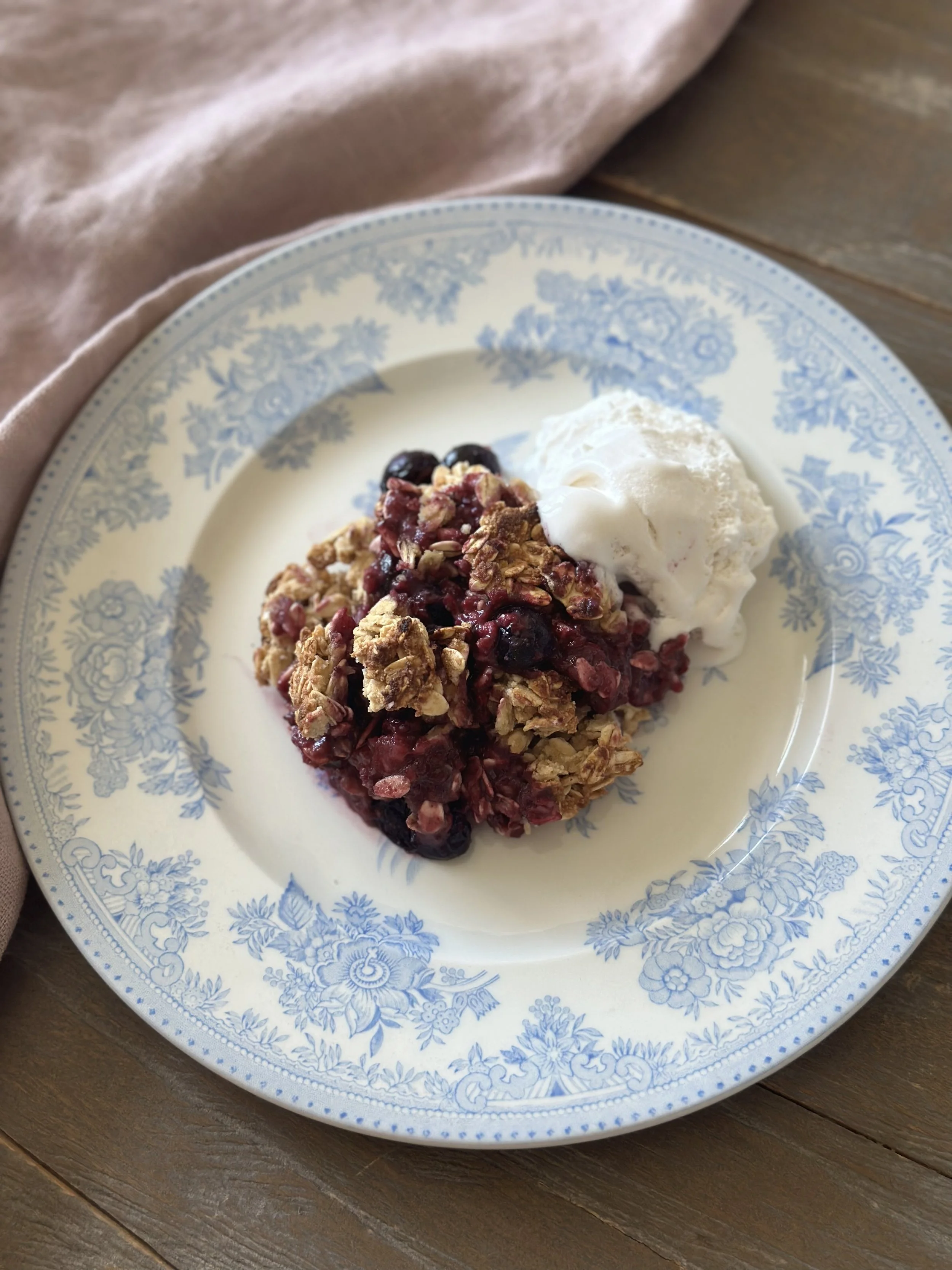 mixed berry crumble