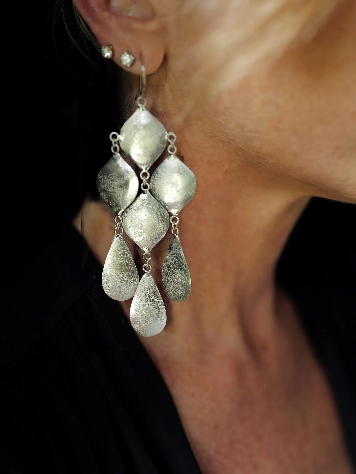 A new design coming out of the shadows ~ Hope to see you at the #bigdesignmarket in Melbourne very soon. Bx #ewajewelry
:
:
#wearwhatyoulove #handmade #triballuxe #raw #real #silver #jewelry #jewelrydesigner #mystyle #musthave #statementjewelry #wome