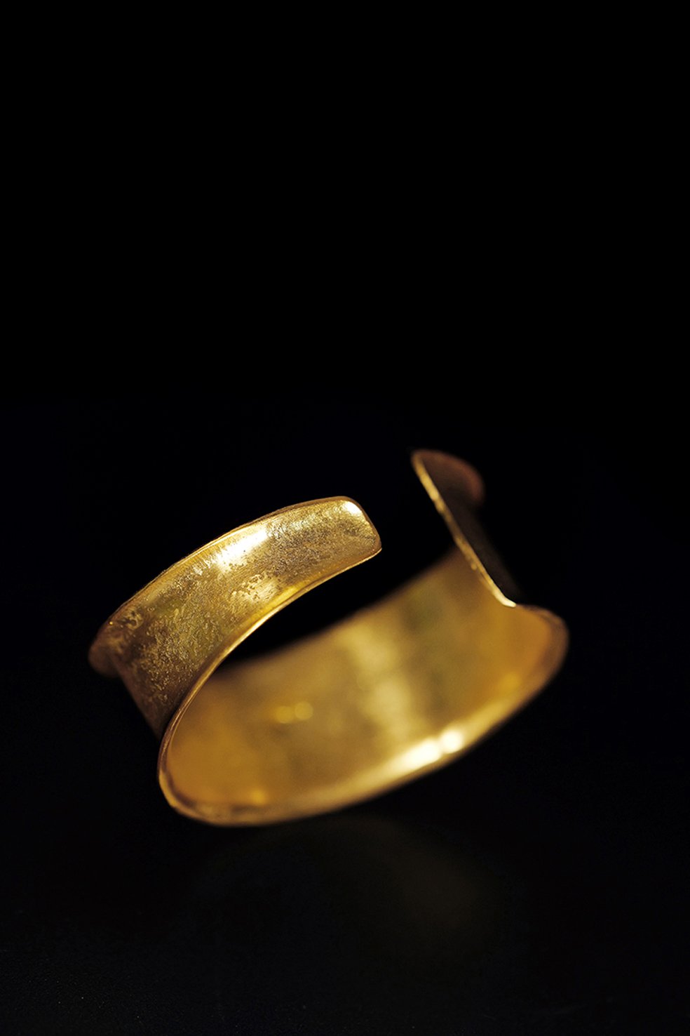 LUMI GLD CUFF.jpg