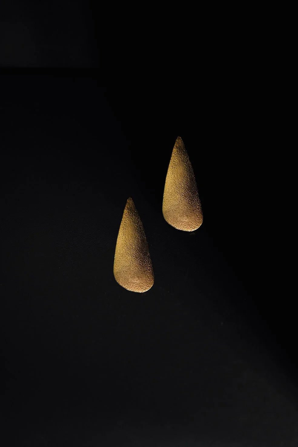 POINTED DROP STUDS GLD.jpg