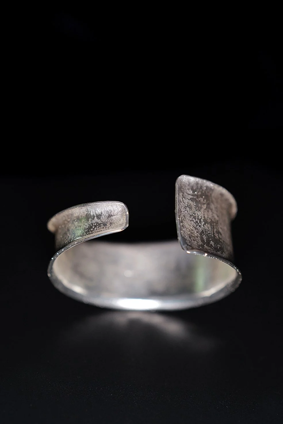 LUMI SLVPLATE CUFF.jpg