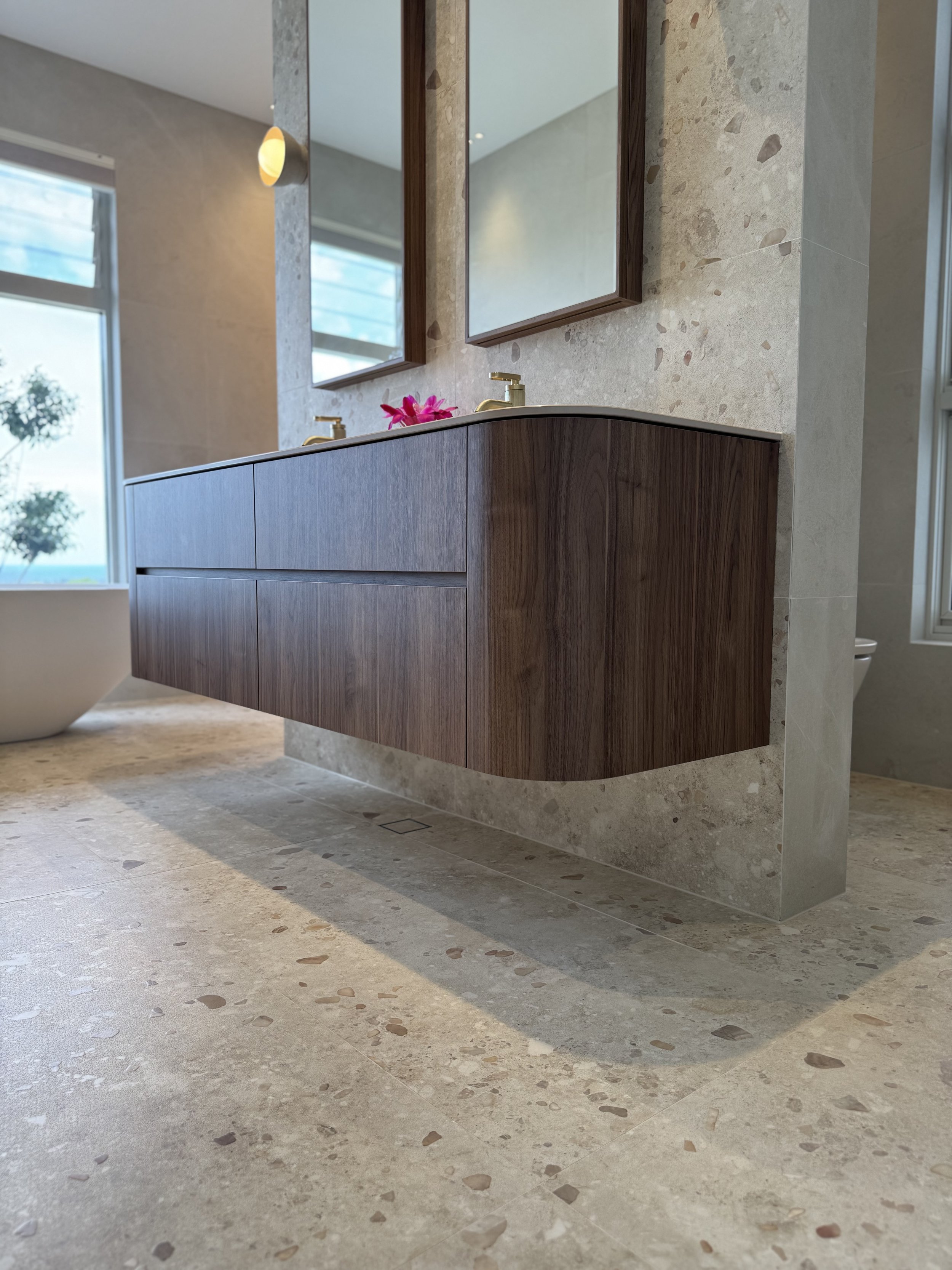Ozpandi Textured porcelain surface featuring pebble-like sediment relief inspired by water-worn stone.