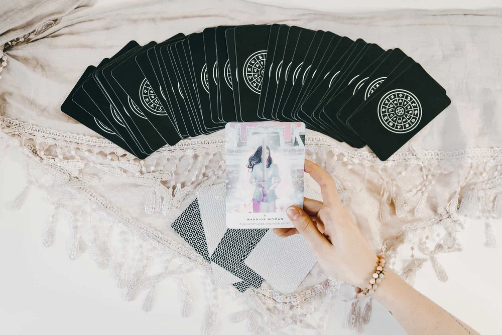 how to use oracle cards daily