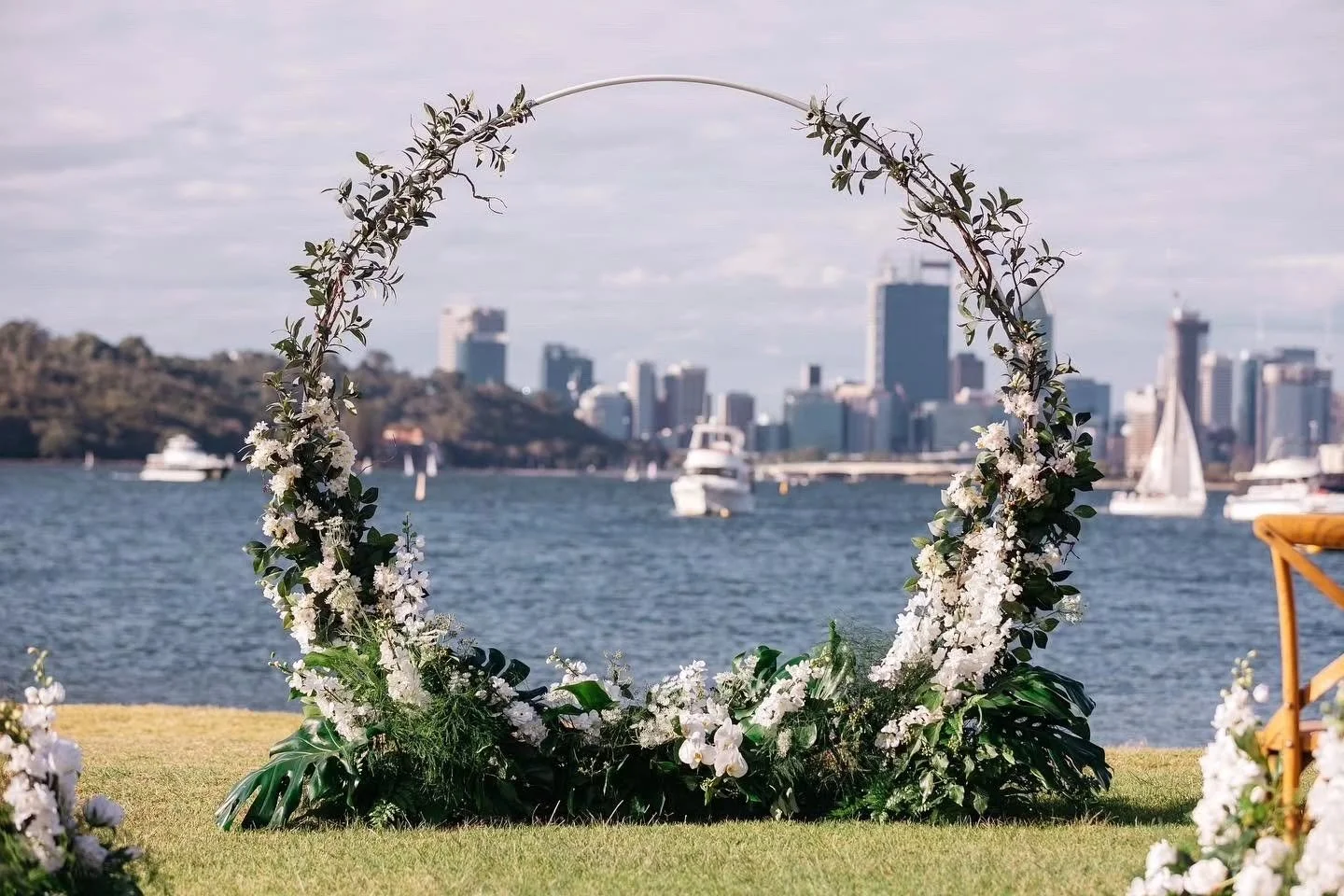 Whites and greens 💚 

#mountsbaysailingclubweddings 
#weddingsperth 
#ceremonyflowers 
#weddingpackagesperth 
#StressFreeWeddings