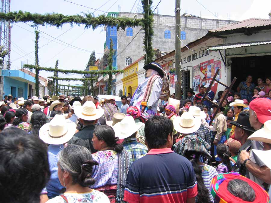 Figure 27. Procession of Rilaj Mam, Santiago Atitlán. Photo by author.