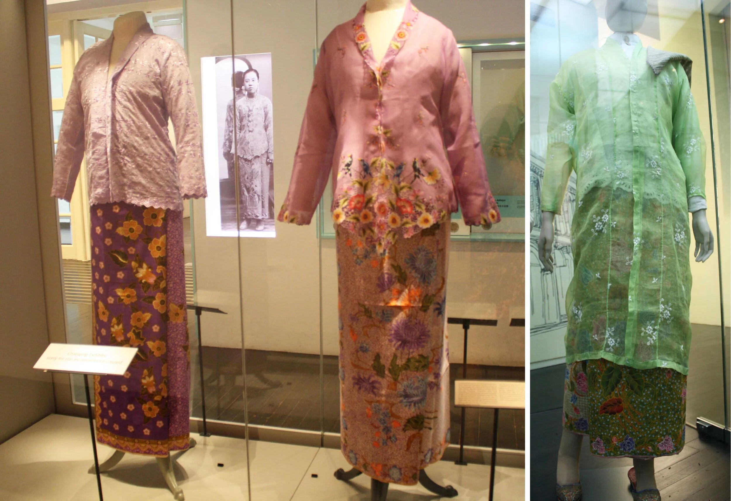 Figure III: Nyonya Saroong with buketan batik motif with encim kebaya (Source: private documentation from Peranakan Museum, Singapore)