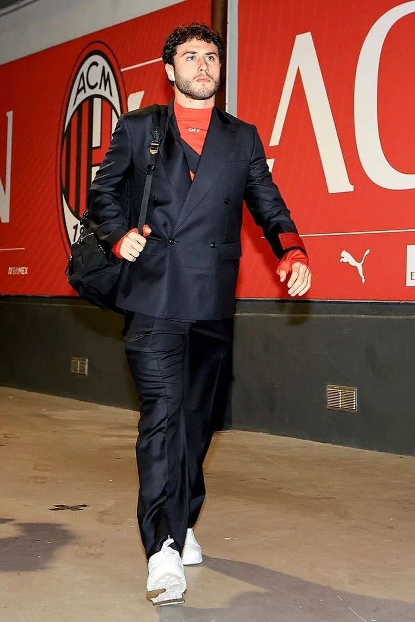 https___africanlhomme.com_image_2023_01_ac-milan-off-white-official-club-garments-4.jpg