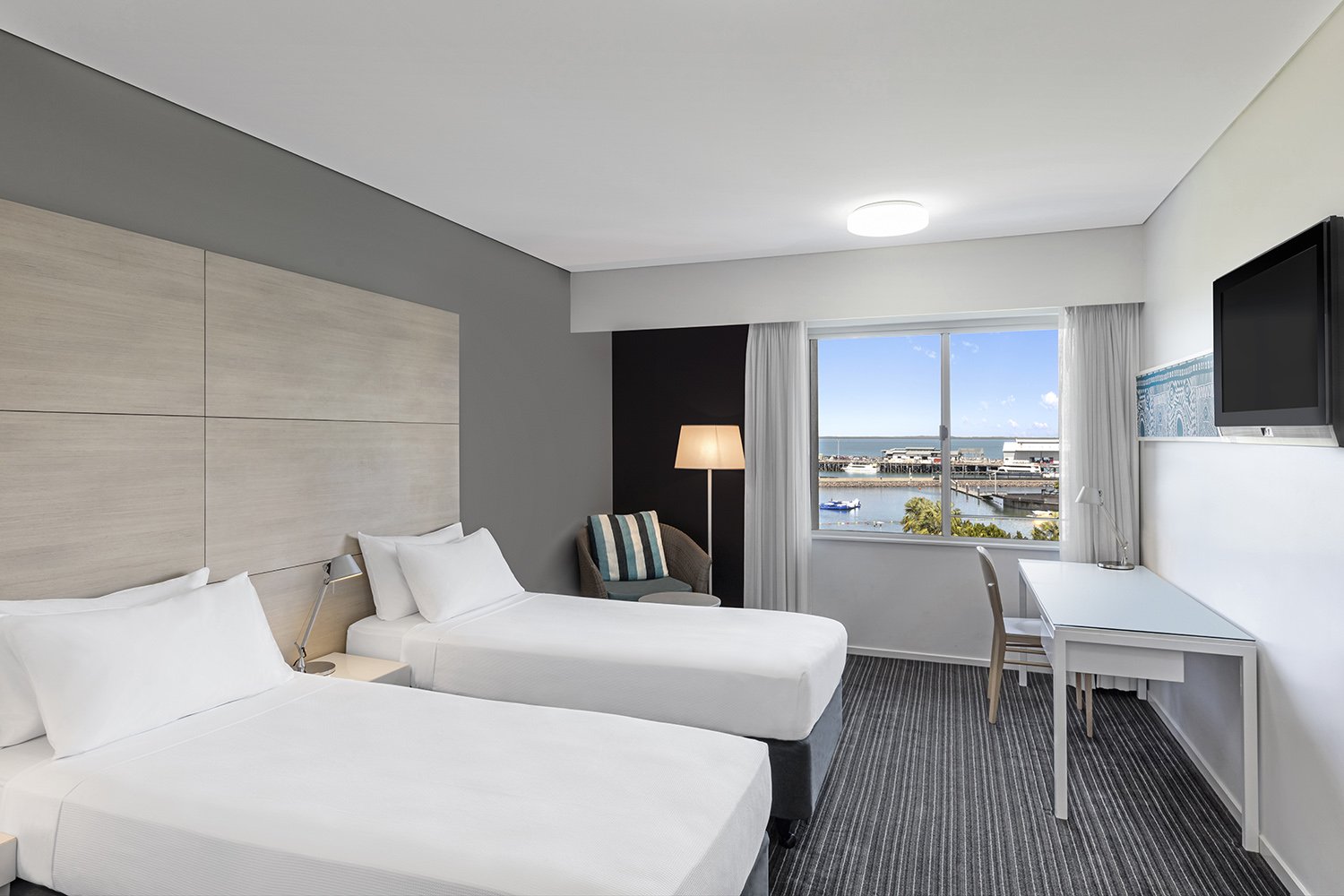 vibe-hotel-darwin-waterfront-guest-room-twin-01-2016.jpg