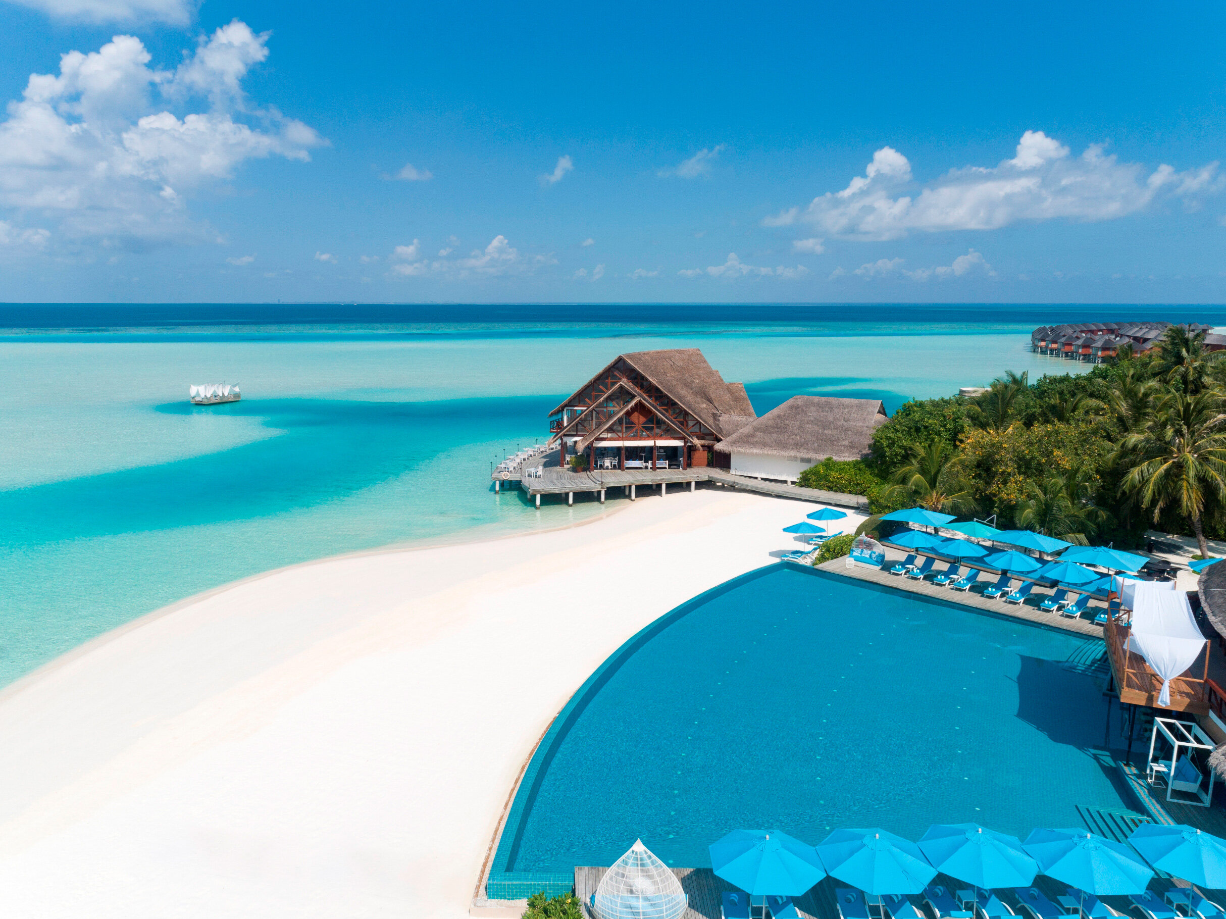 Aerial_Anantara_Dhigu_Pool.jpg