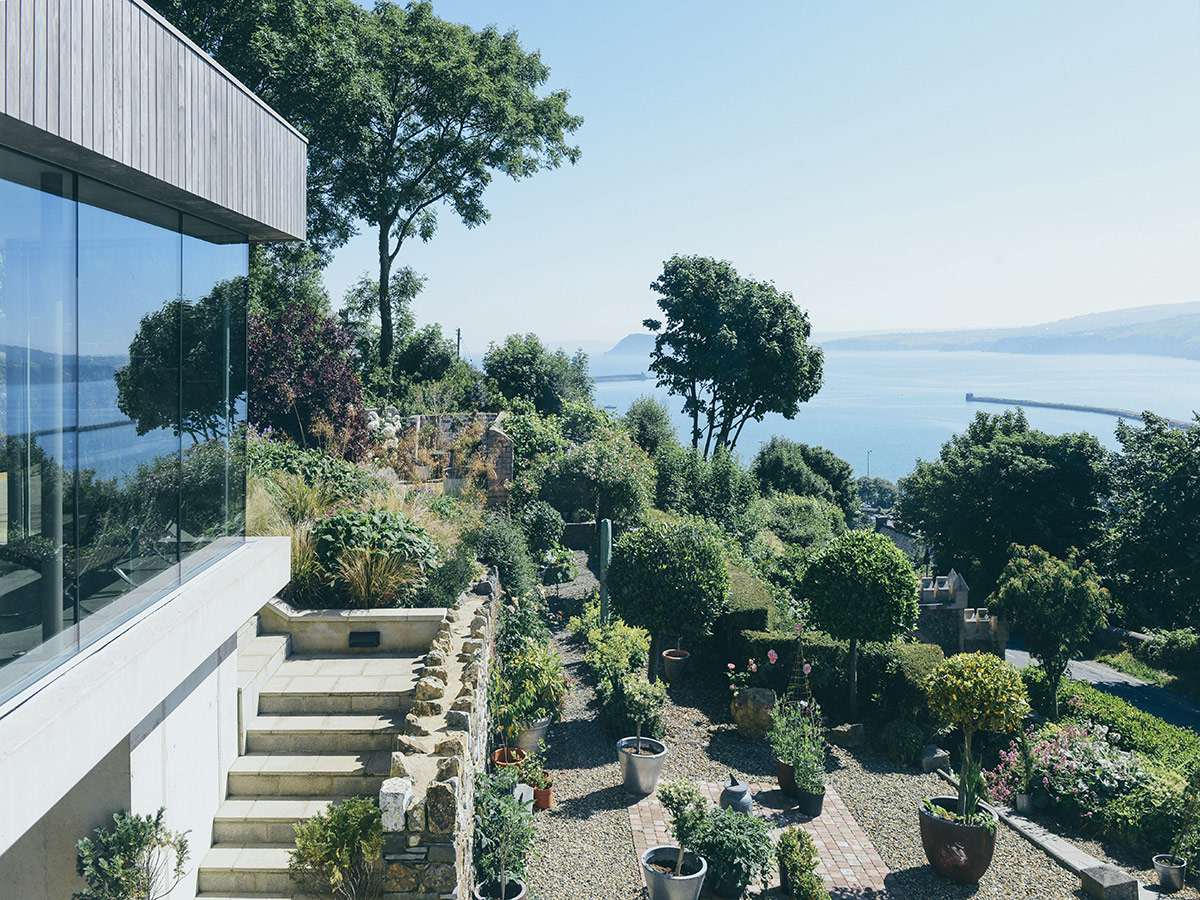 Terraced garden of garden pavilion extension and renovation of Victorian terraced house Arosfa