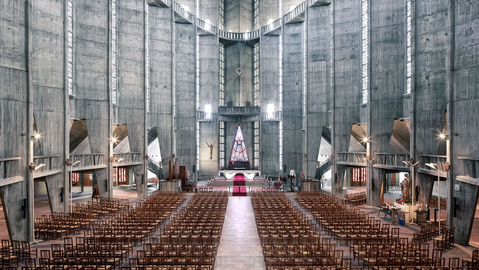 Le sconosciute chiese moderniste di Thibaud Poirier
