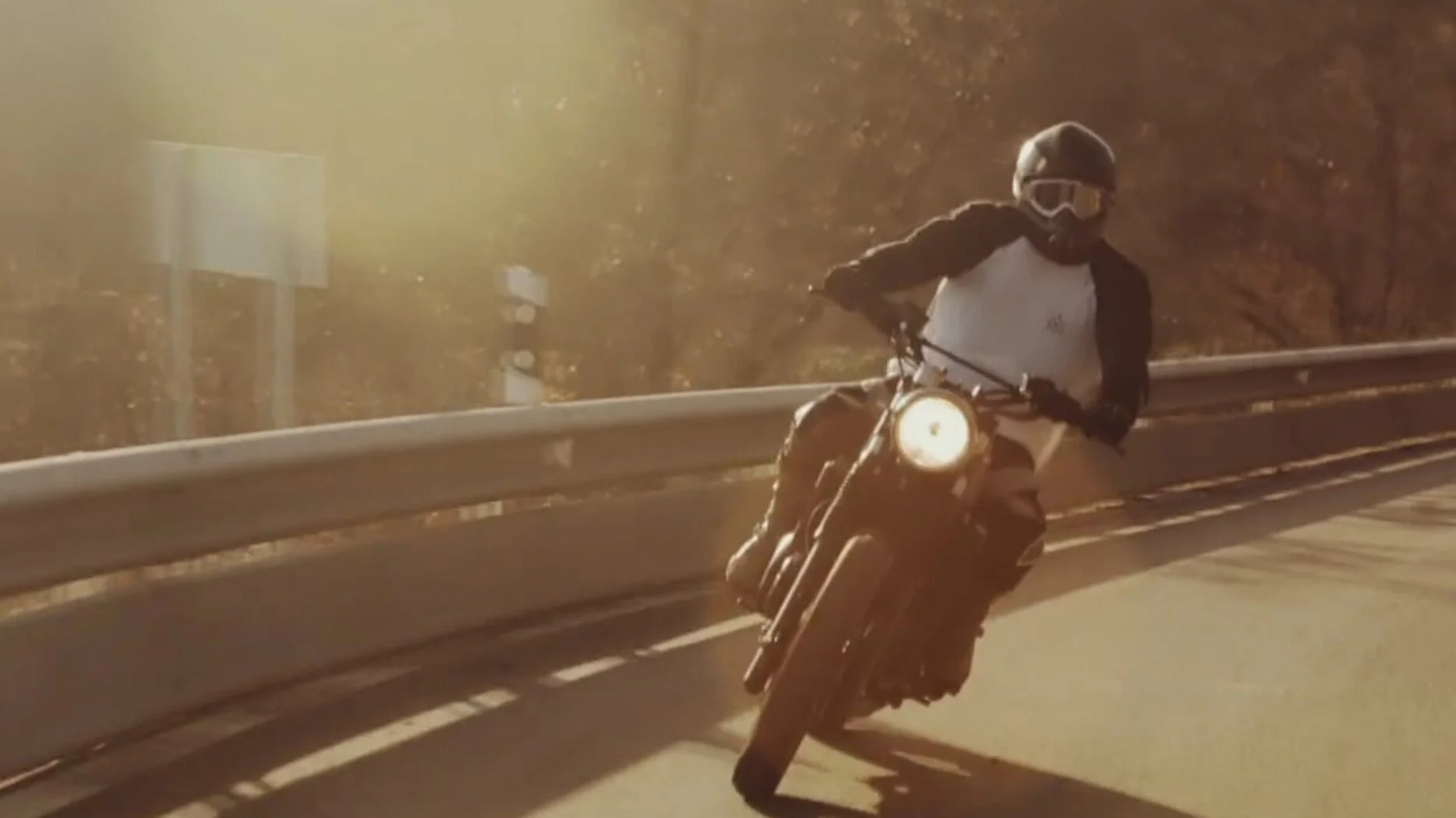 - TRIUMPH TIGER | "Nomade cycles" -