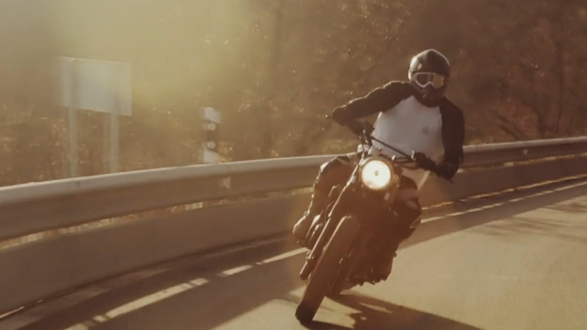 - TRIUMPH TIGER | "Nomade cycles" -