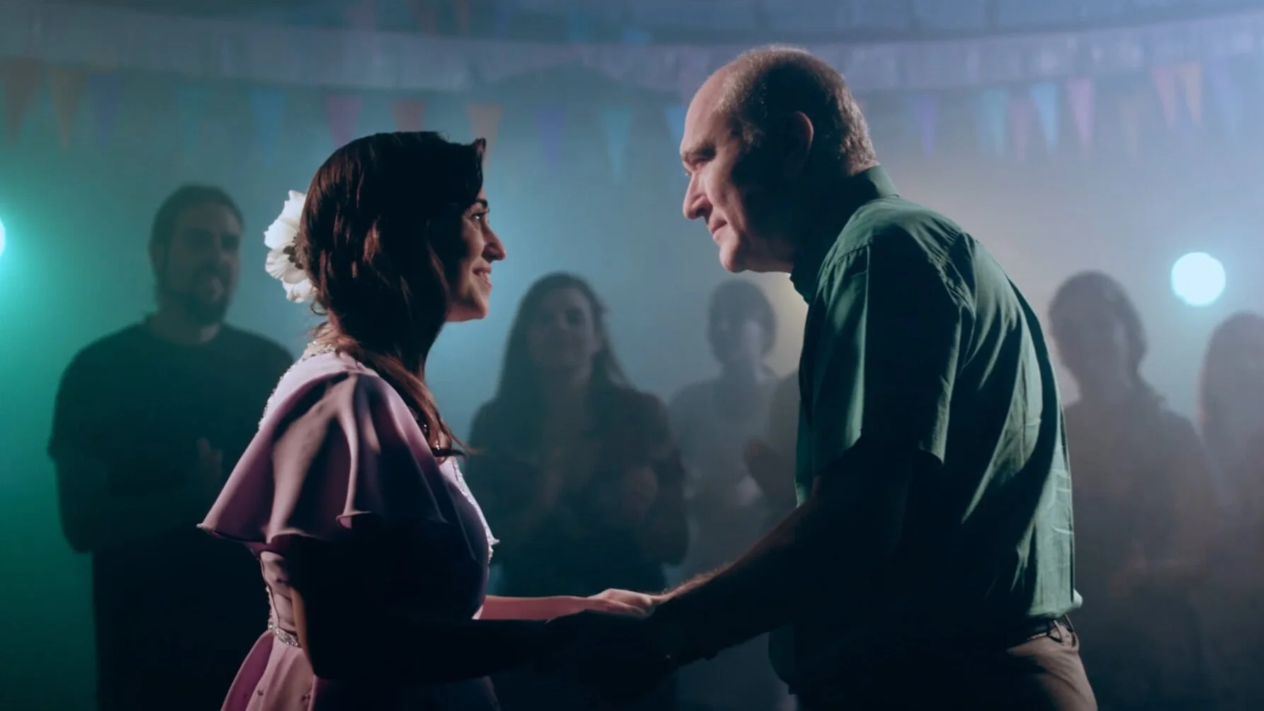 - ¿BAILAS, PAPÁ? -