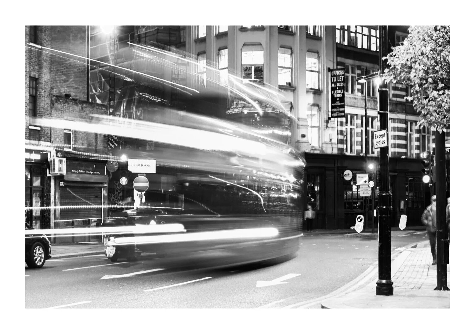 bus b&w.jpg