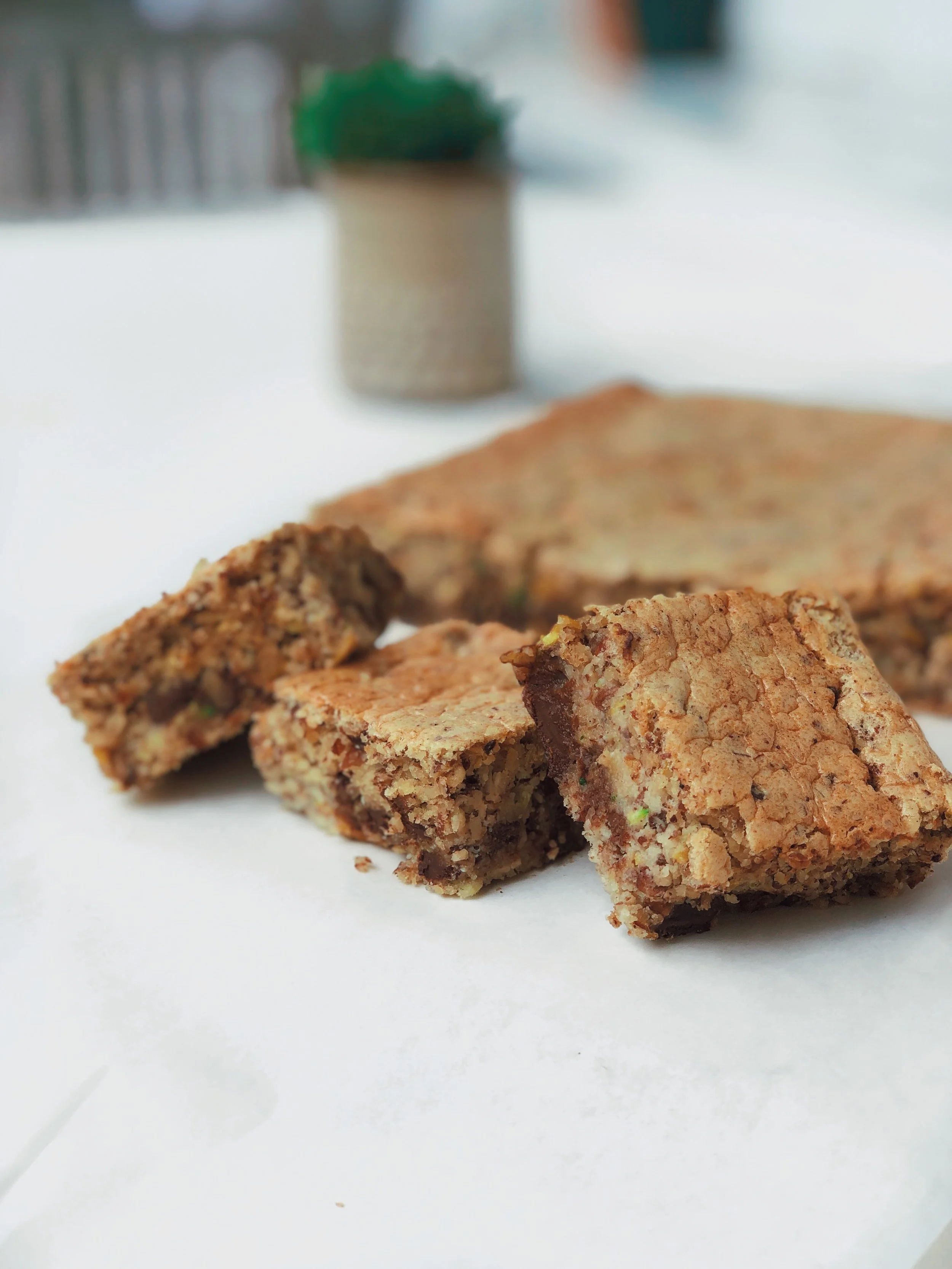 Mandel-Chocolate-Chip-Zucchini Blondies