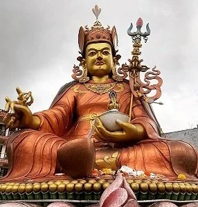 LE CŒUR DU NGONDRO :                              GURU RINPOCHE