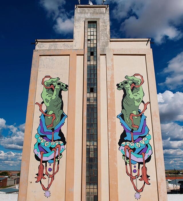 Everyone be safe out there. Wash your hands and stay home as much as possible. It worth it 🌍

#bicicletasemfreio #stayhome #silo #mural #hands