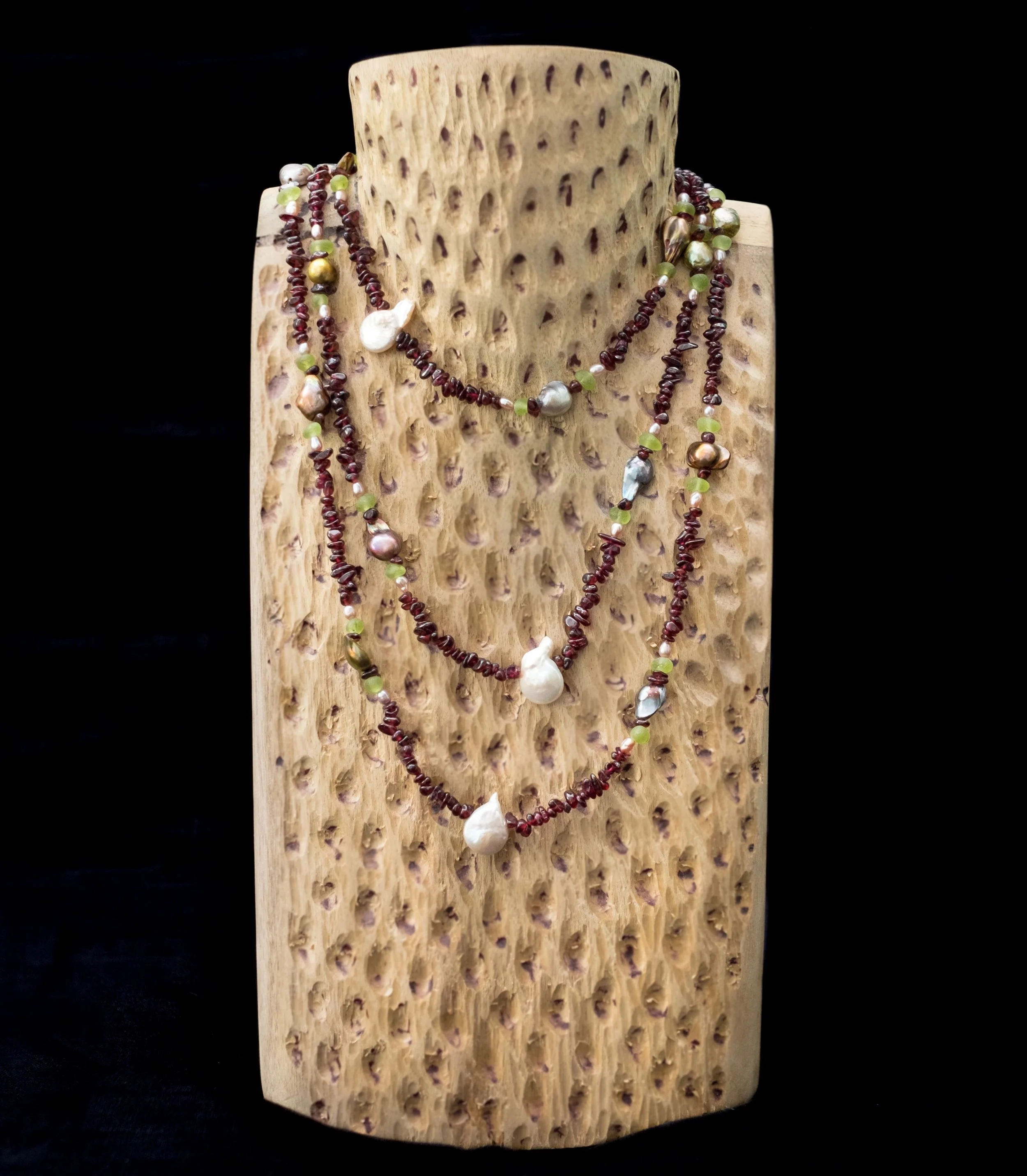    Turquoise, Garnet and Pearls Necklace 