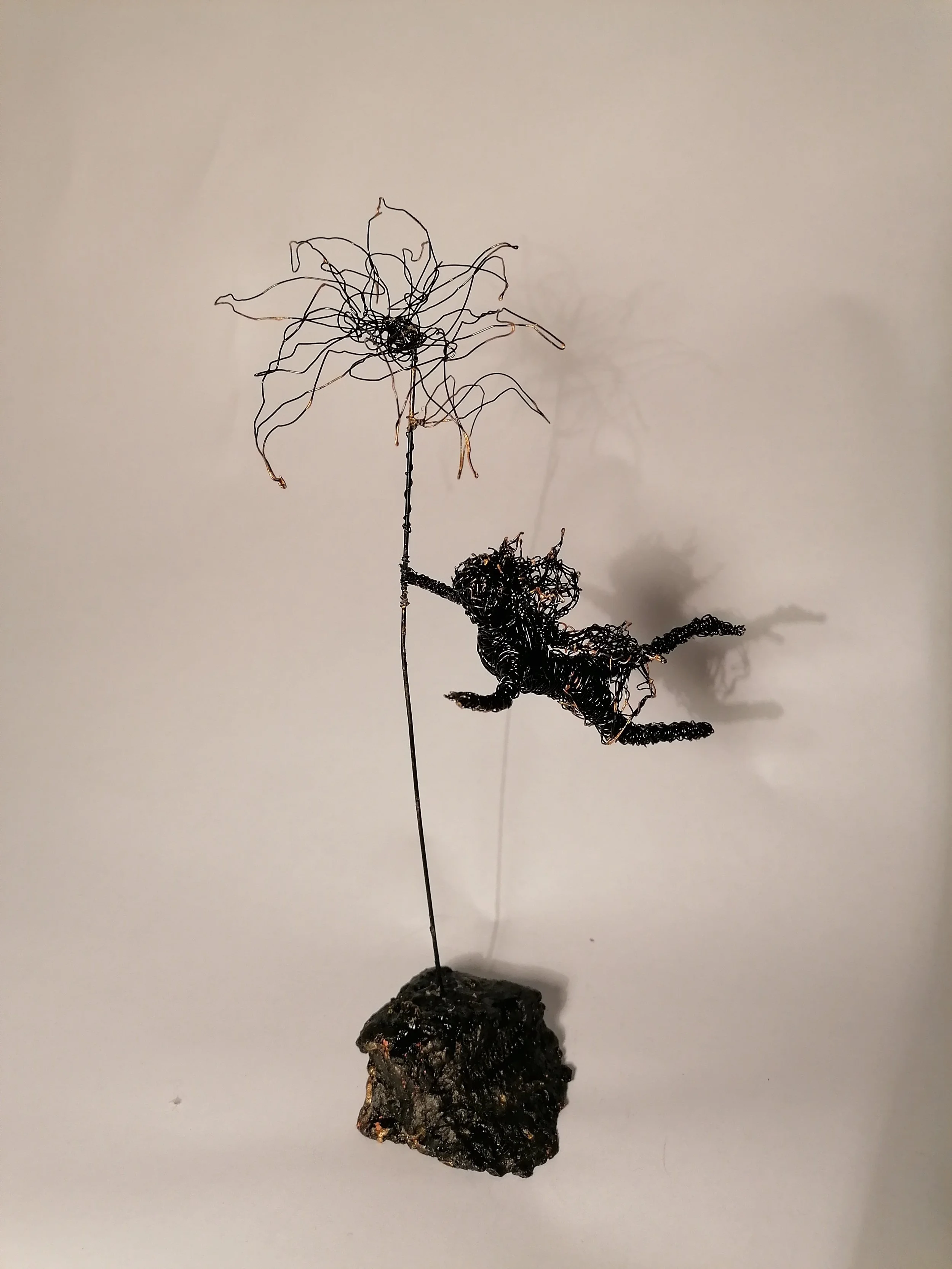 Keiju kii kukassa, rautalanka 2022.jpg