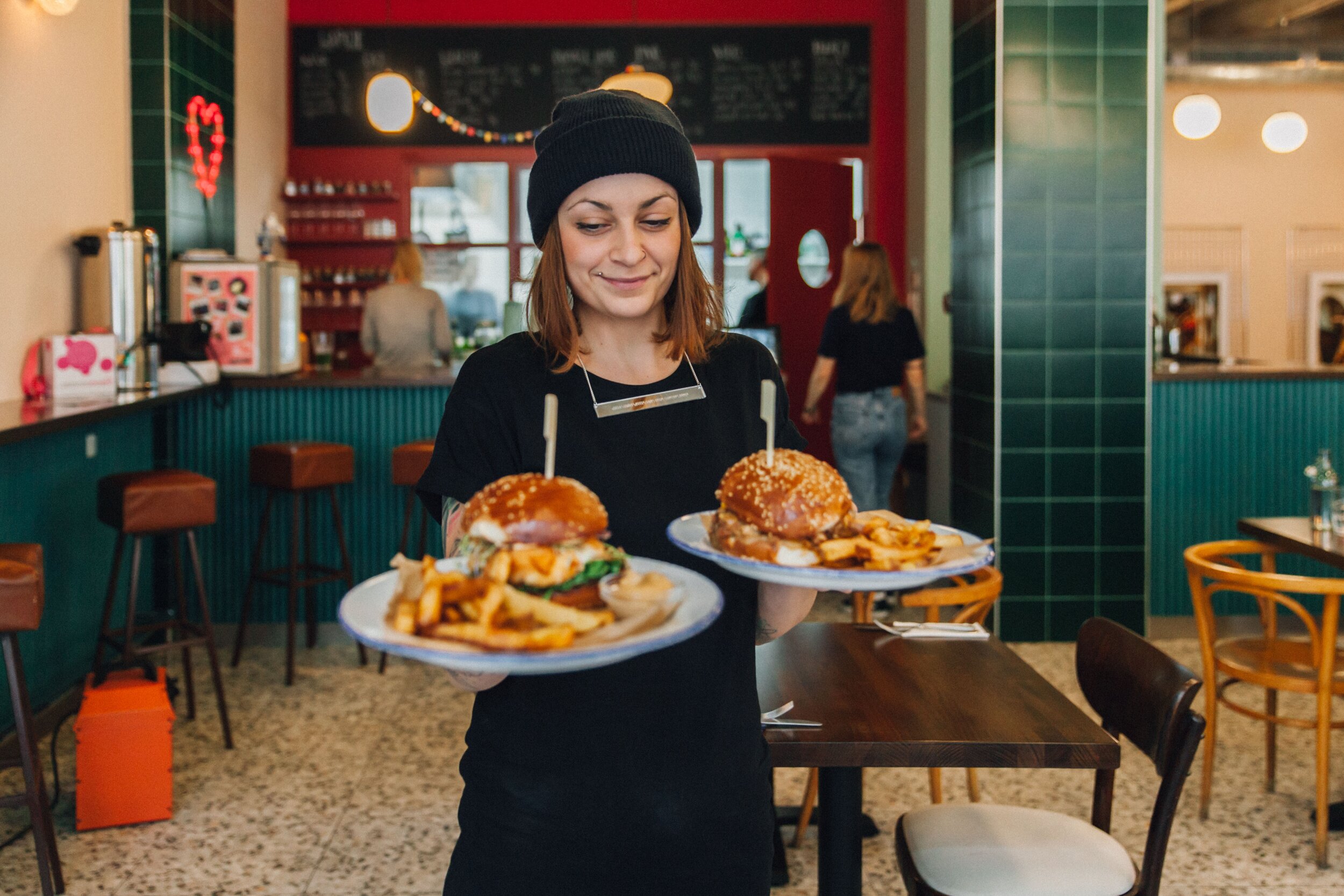 business-holding-restaurant-working-burger-young-woman-smile-work-junk-food-waitress_t20_E0P7A1.jpg