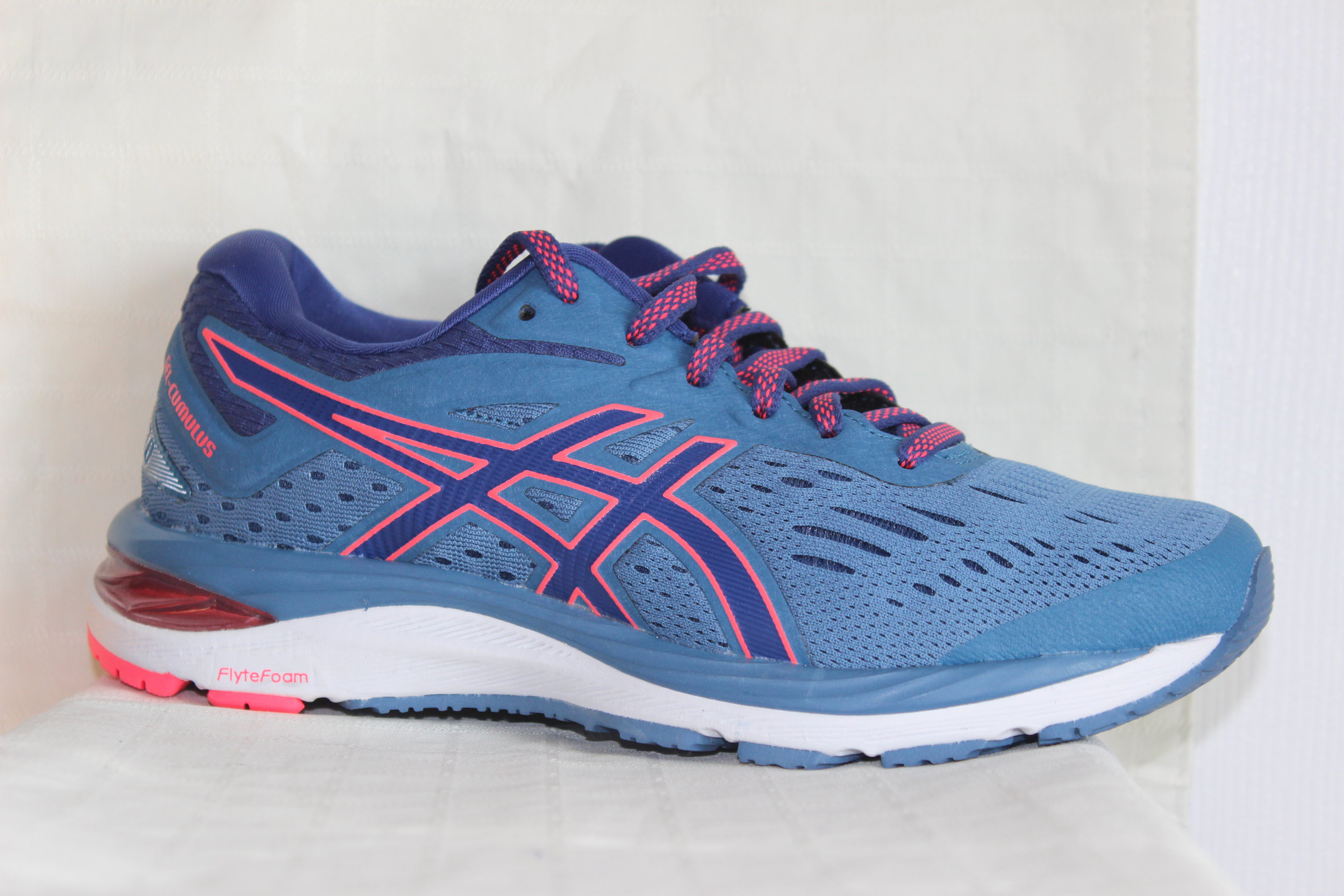 asics womens gel cumulus 20