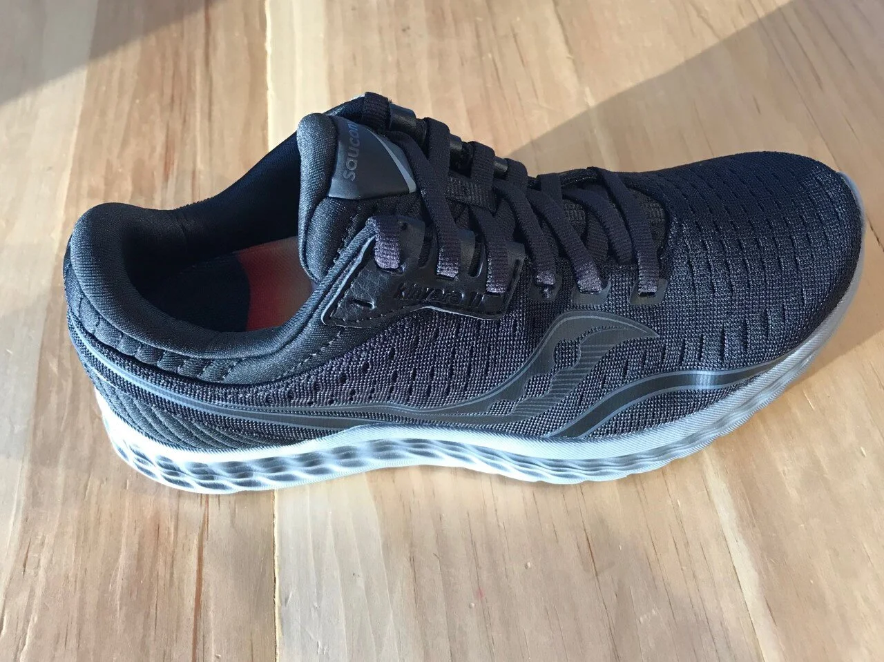 black saucony women's