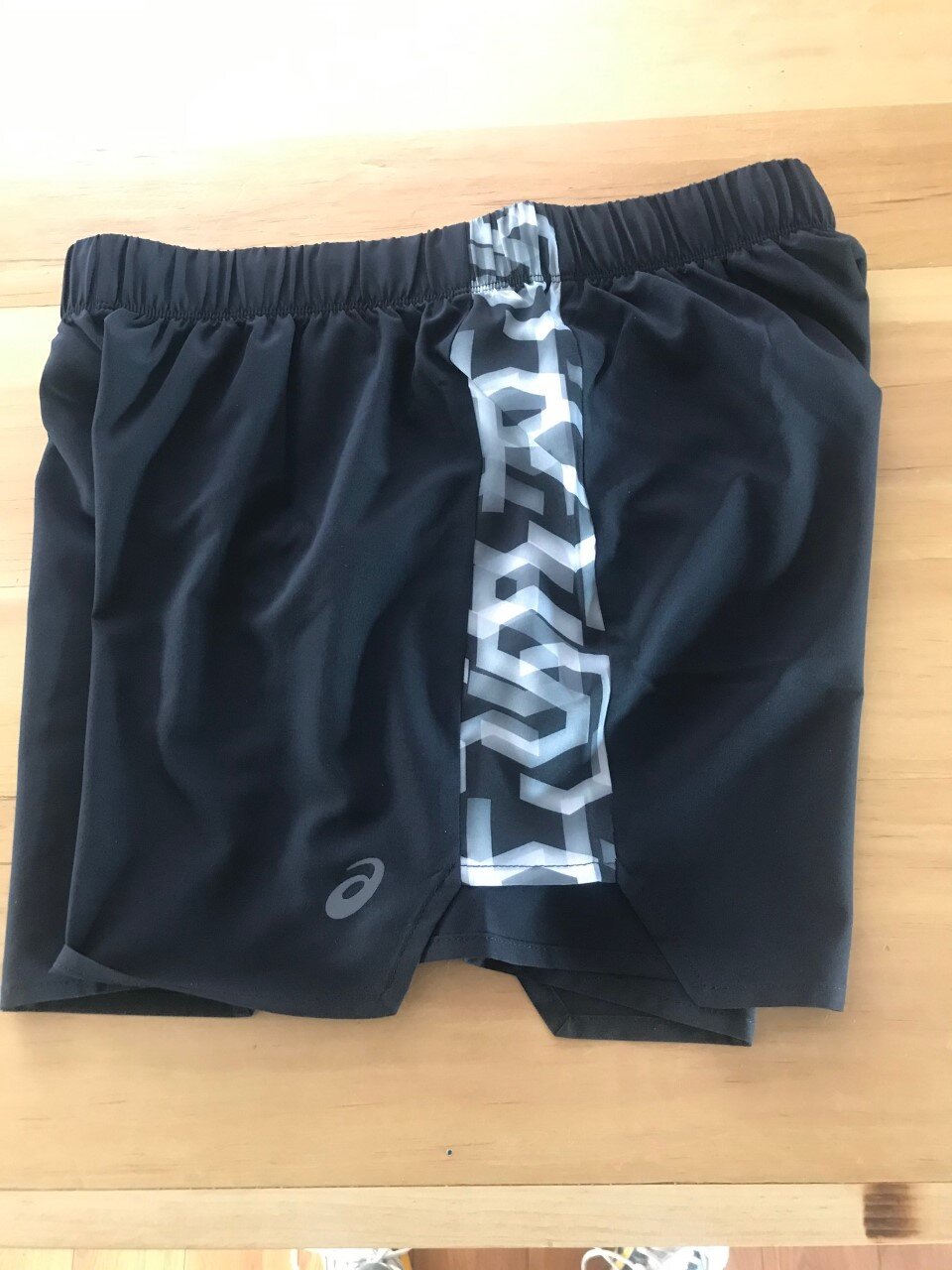 Asics 5.5 inch short.jpg