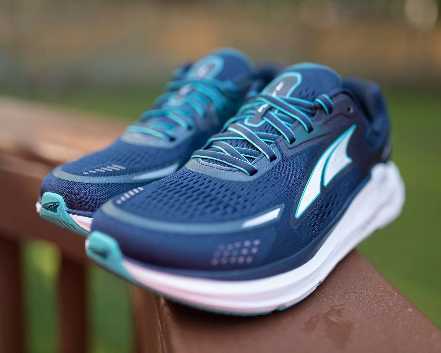 ALTRA WOMEN'S PARADIGM 6 BLUE SIZE 7 ONLY