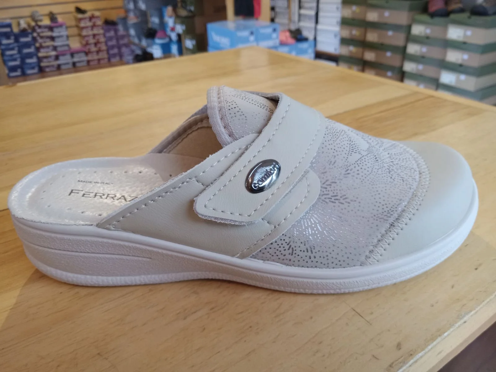 WOMEN'S FERRAZZOLI CLOG 2241207 GOLD SIZE 39 ONLY