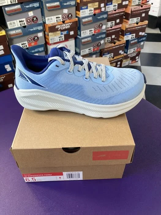 ALTRA WOMEN'S EXPERIENCE FORM SIZE 8 ONLY