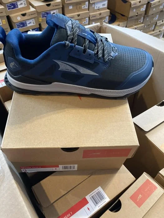ALTRA MEN'S LONE PEAK 8 SIZE 11.5 ONLY