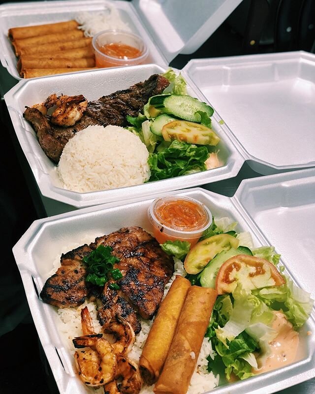 Our rice plates are pretty dang #ono. Featured here is two of our rice plate combinations. Middle plate is our New York bbq steak with bbq shrimps and bottom plate is our pork chop with spring rolls and bbq shrimps. 🤩⁣
⁣
#EliteDelivery #EveryOrderCo