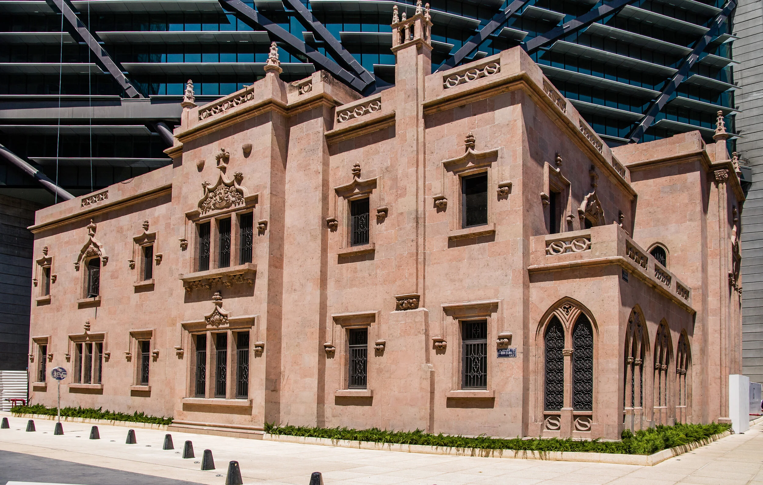 7. Torre Reforma Casona siglo XX Catalogada por el INBA.jpg
