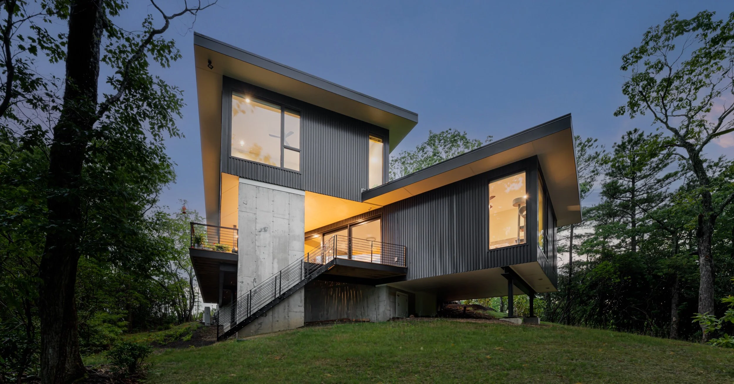 Knoll House: A Sculptural Retreat in the Appalachians