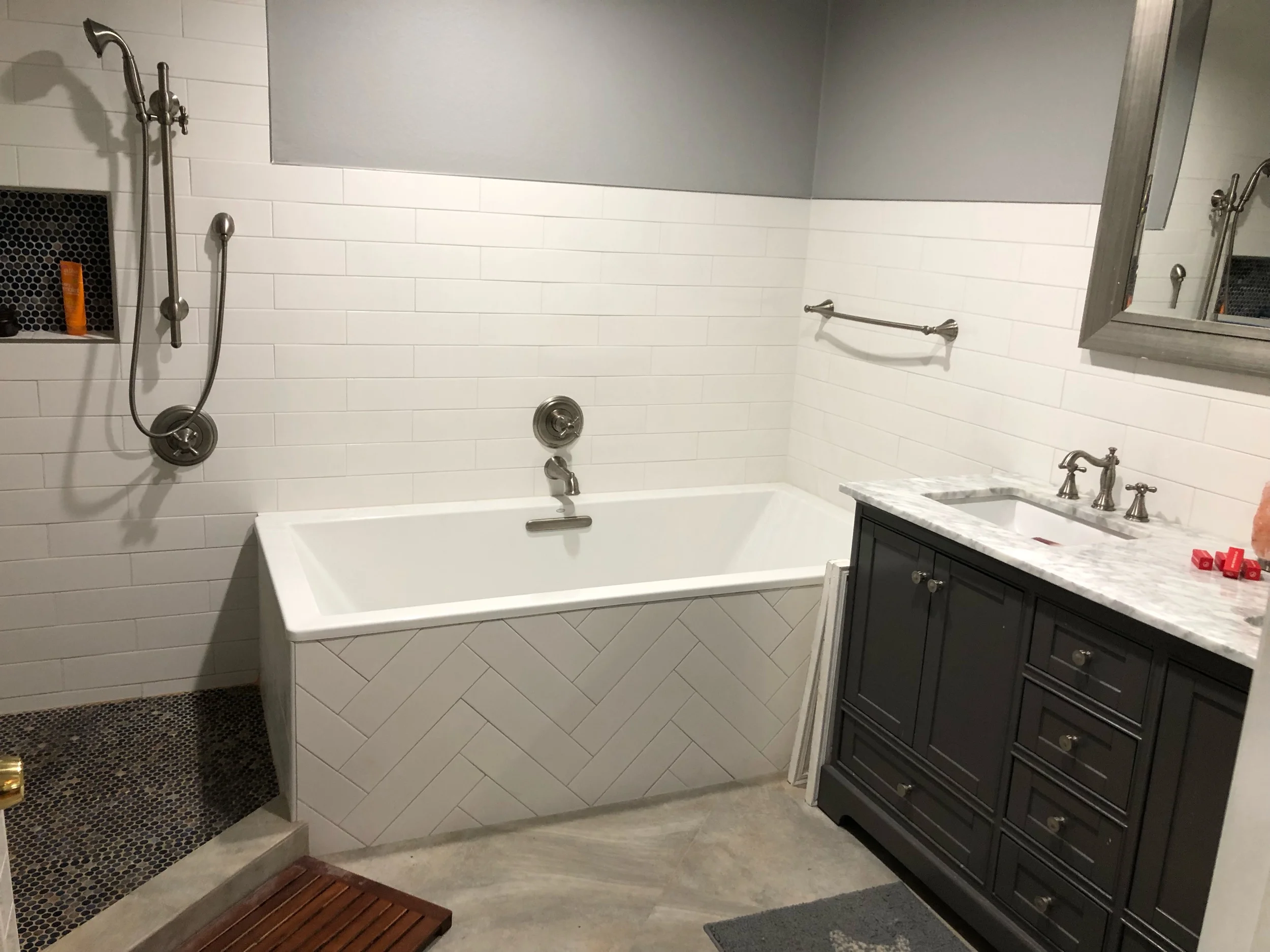 Master bathroom with ceramic tile walls. (Copy)