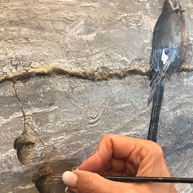 Painting acorns is my favourite motive. I love the little hats on it, so I need a lot of time and patience to paint them so accurately🤍#acorns #uniquepainting #artcollector #lovemyjob #petramitterer #birdspainting #uniqueart #interiordesign #contemp