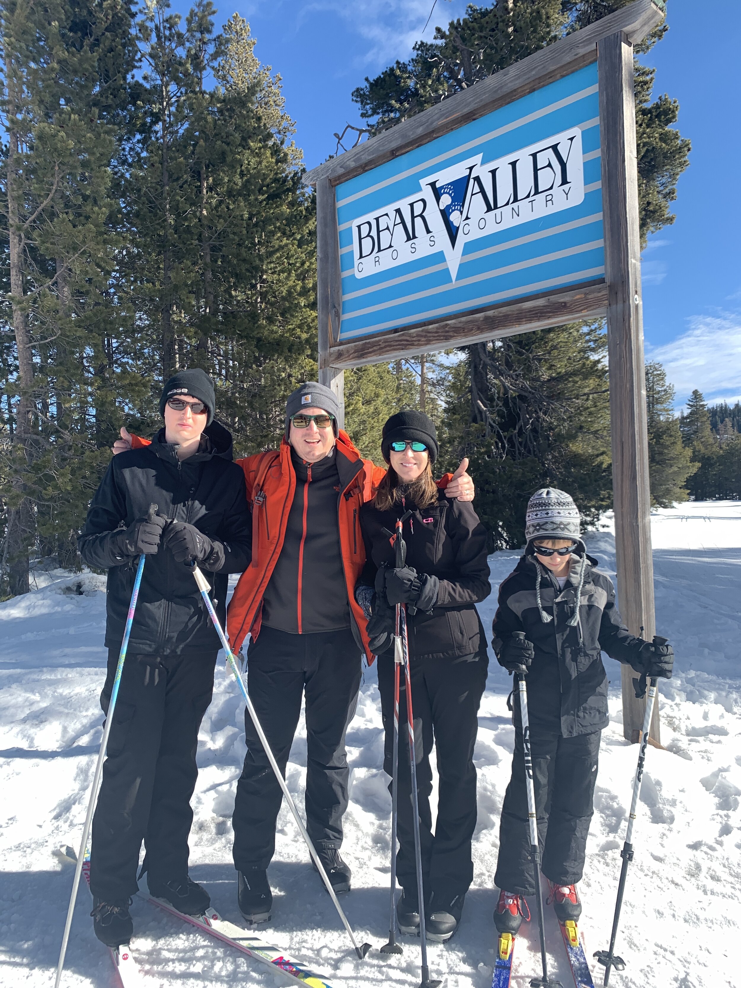 A family that skis together, ... skis together (1/4/2019)