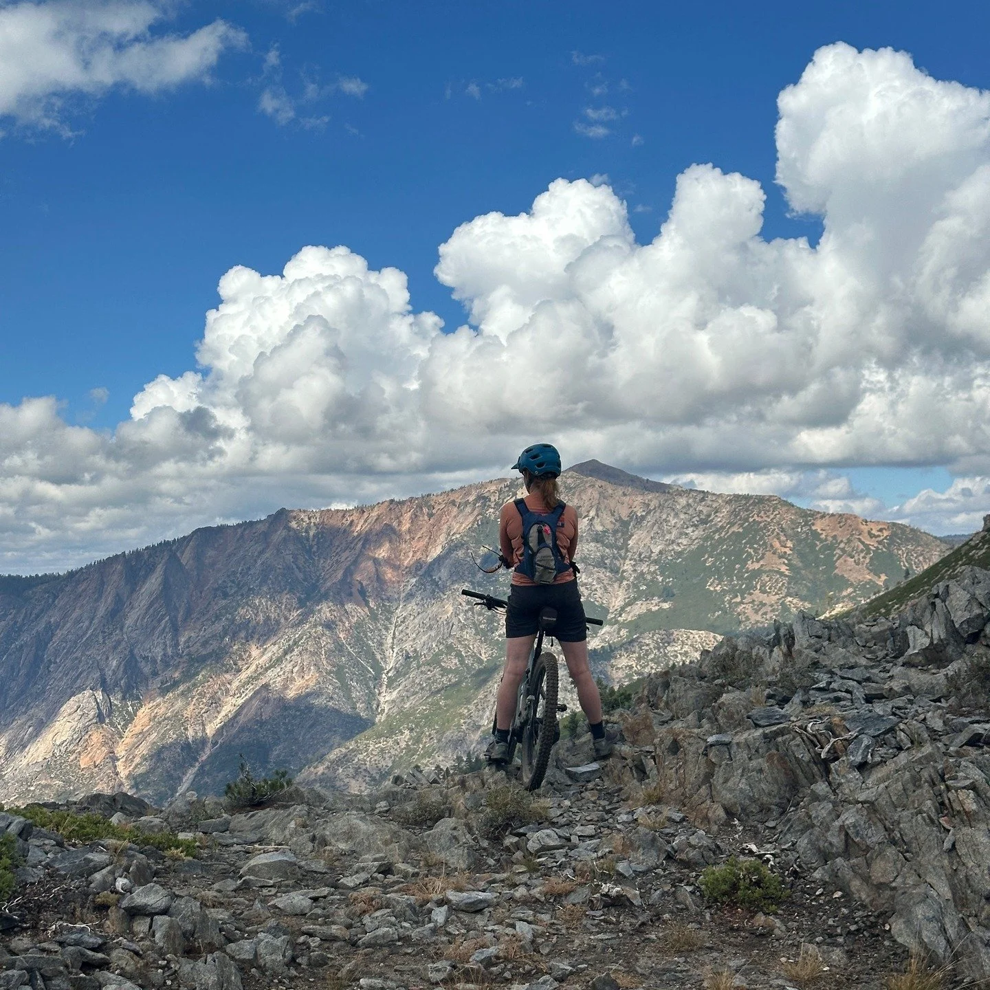 Here comes the autumnal equinox on Monday, September 22, 2025. Recent rains have refreshed the forest, and it's a great time to visit the mountains. Cheers!

#bearvalley
#fallequinox
#herodirt