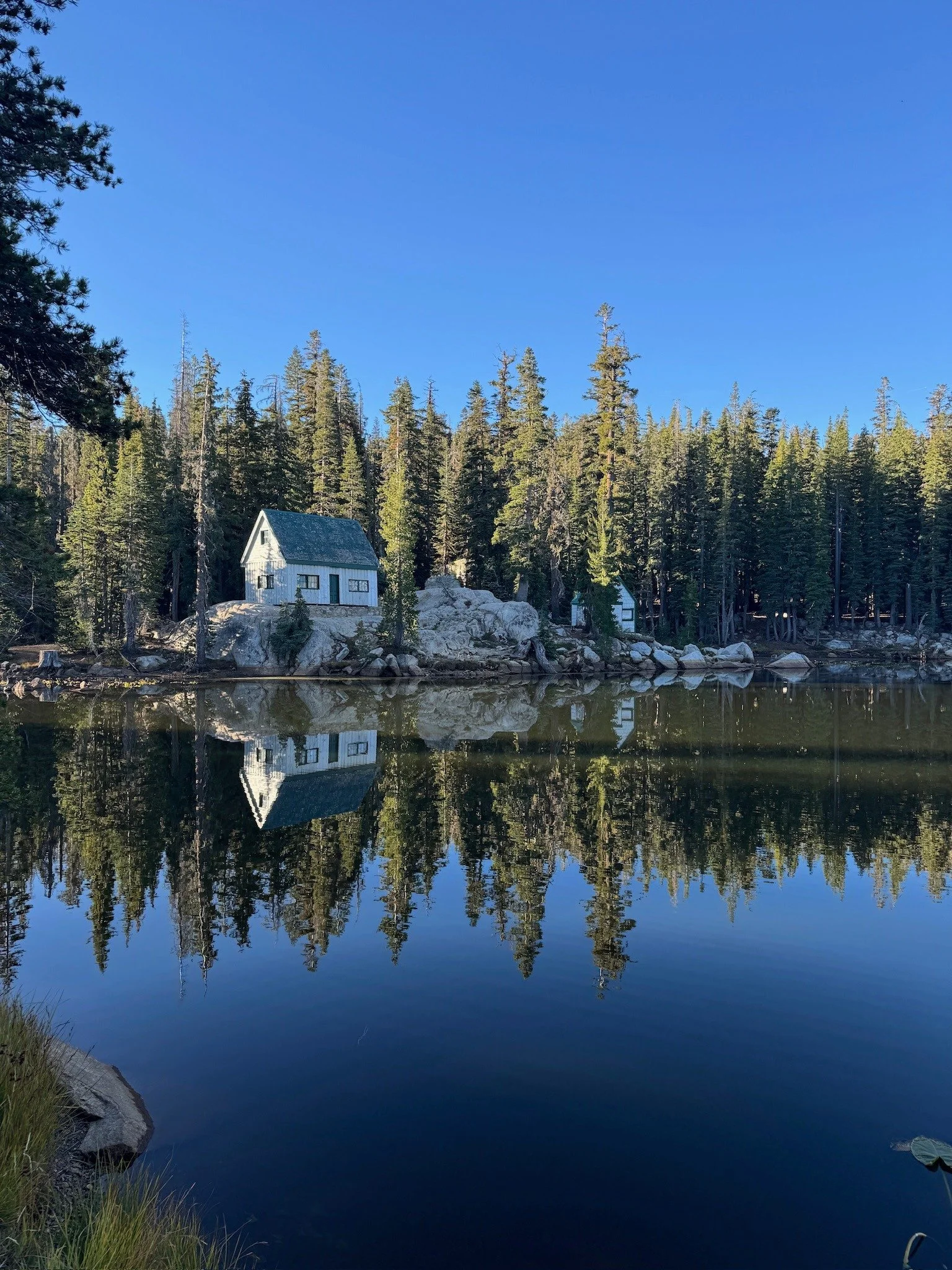 Stillness &amp; quiet on the lake. #bearvalley #sierranevada #fall
