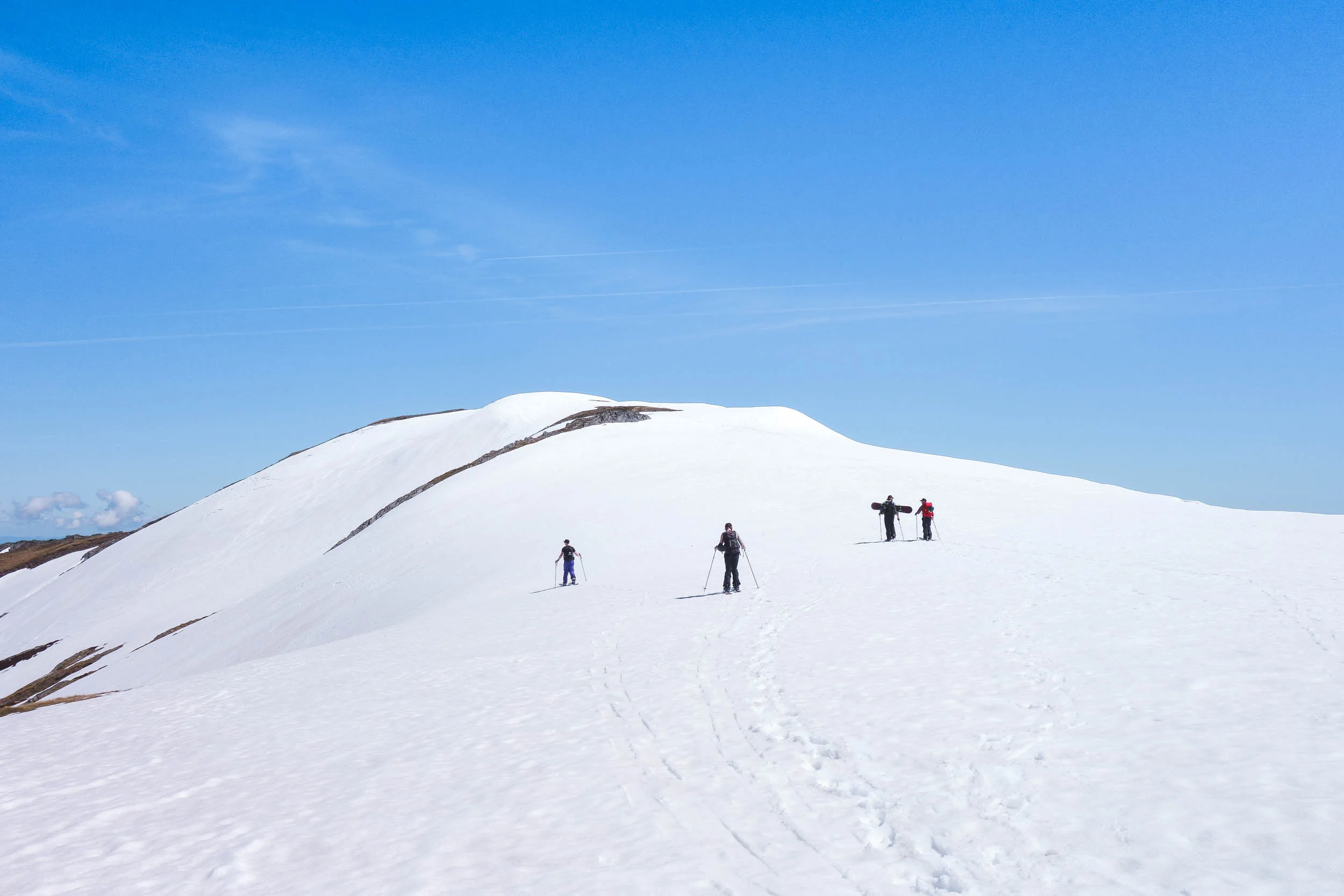 Heading towards the peak. To the left is Club Lake.