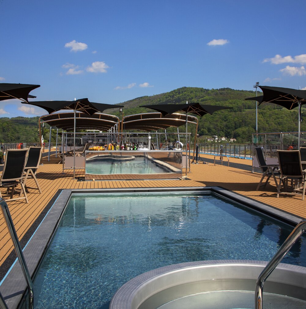 AmaMagna_Sun_Deck_Swimming_Pool_Sky_Bar.jpg