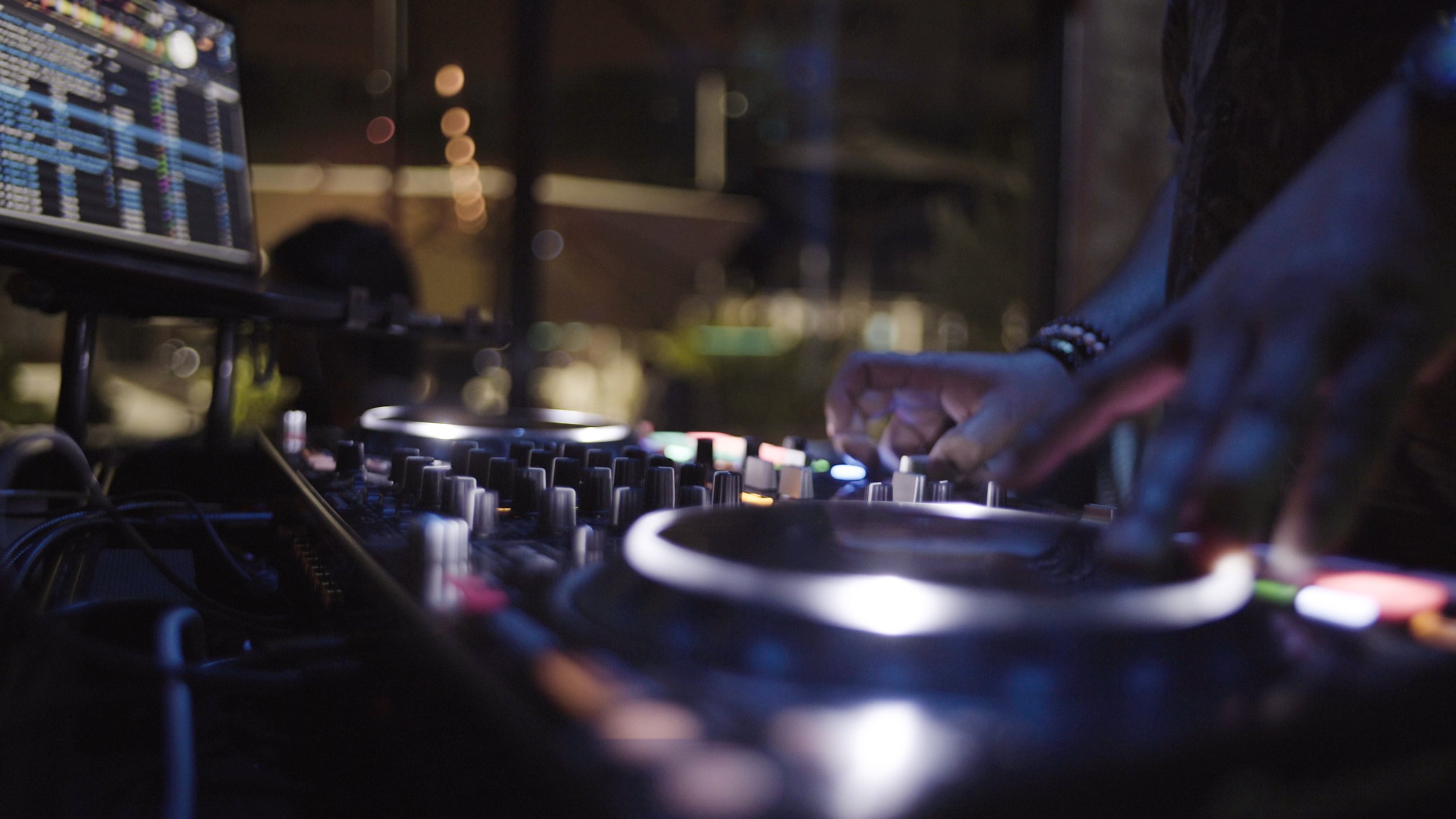 SANGRIA AND SOUNDS - THURSDAYS with AMOR