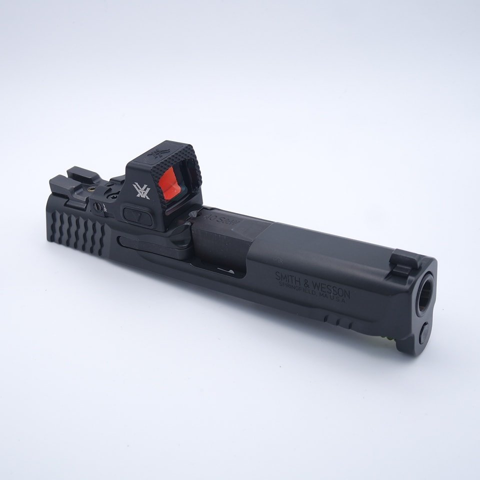 Milled a @smithandwessoninc  for a @vortexoptics Defender CCW. It's the little brother to the Defender ST that has an RMSc/Holosun 407k footprint. It's also, once again, *true to size*! Vortex is on a roll with these optics, from compatibility to bui