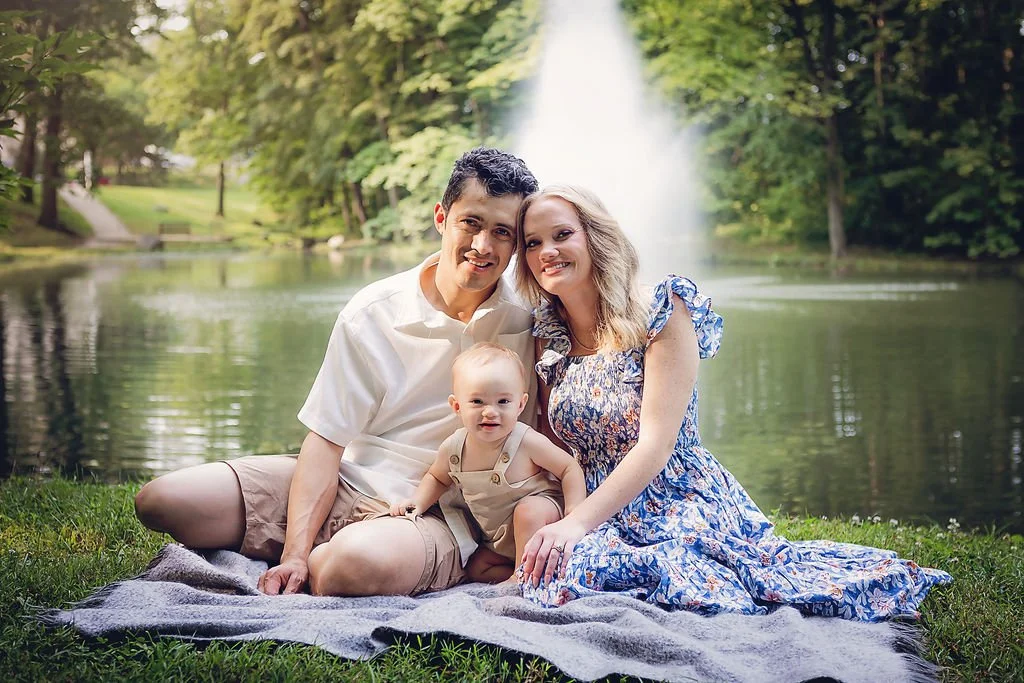 indianapolis-milestone-photographer-outdoor-one-year-with-parents-photos.jpg
