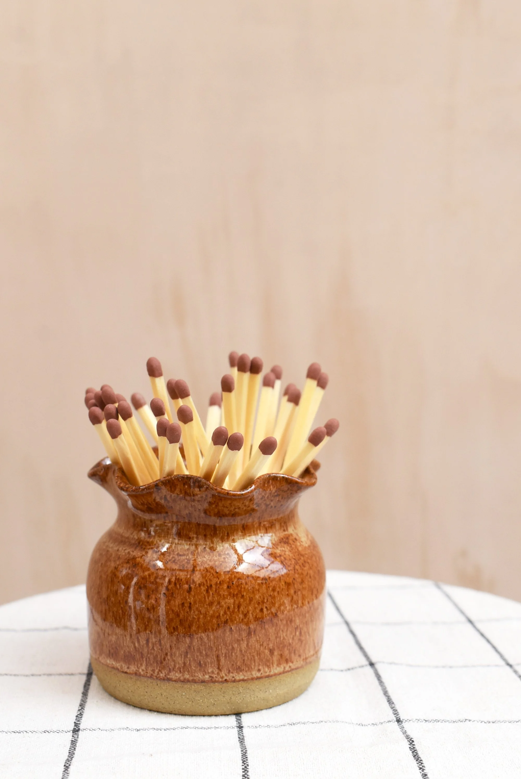 FOREDAYS FRILLY MATCHSTICK POT SHINO.jpg
