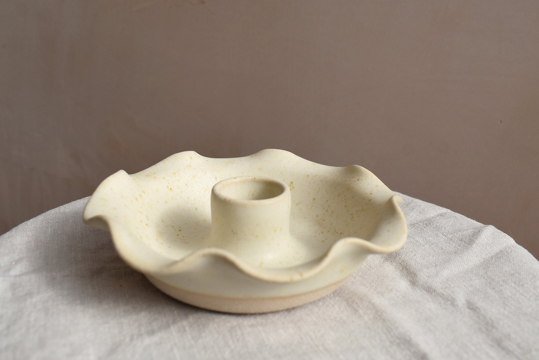 FOREDAYS FRILLY CANDLEHOLDER OATMEAL 2.jpg