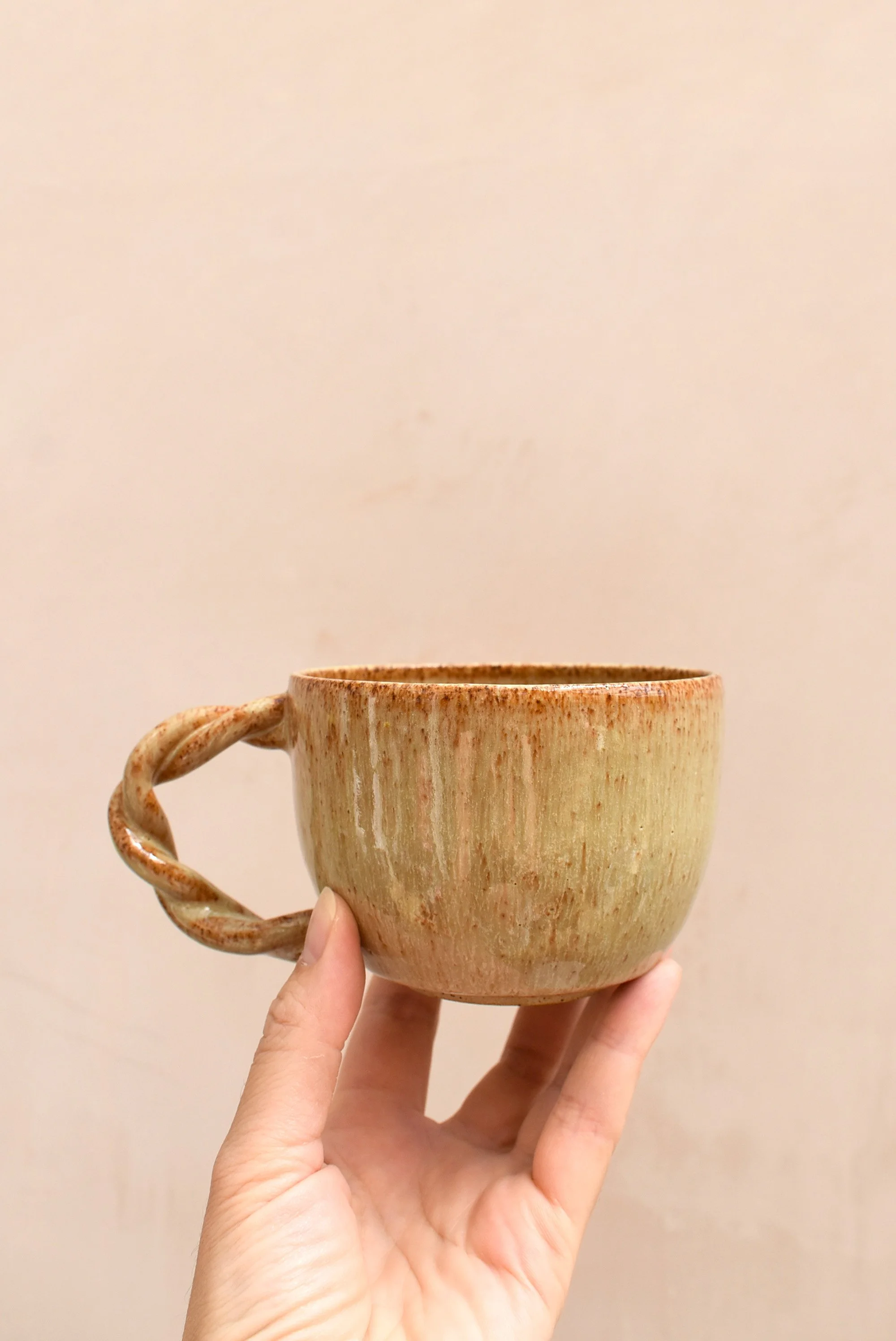 FOREDAYS TWIST HANDLE SHINO MUG 1.jpg