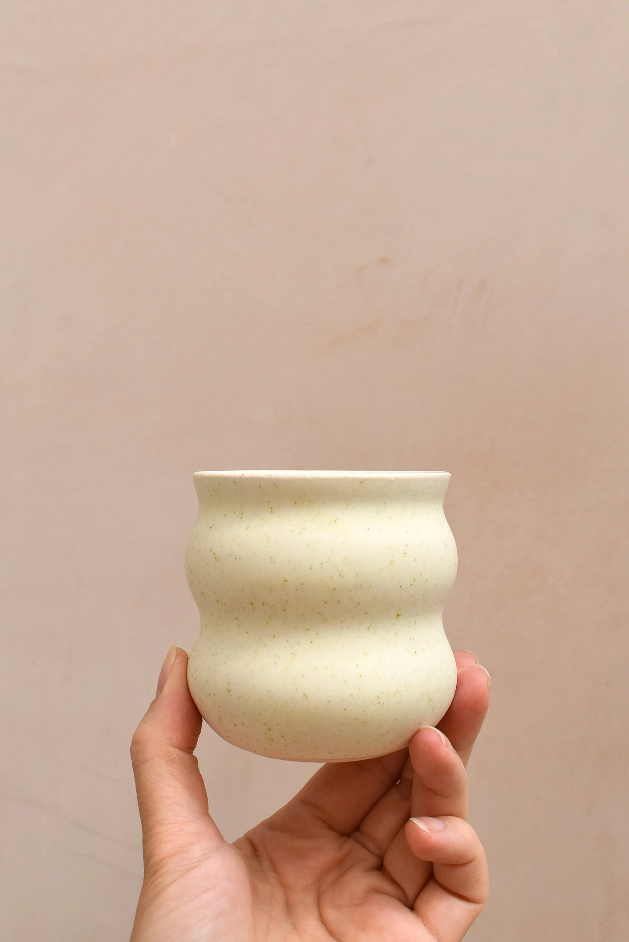 FOREDAYS CURVY CUP OATMEAL LARGE.jpg